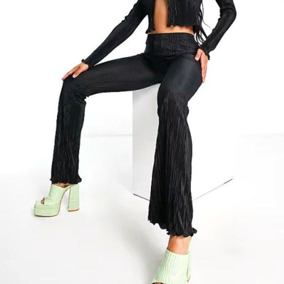 ASOS Plisse Flare Pants In Black Size 6 NWOT - Picture 2 of 11